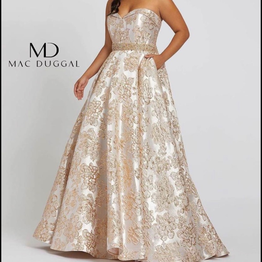 Mac Duggal prom dress